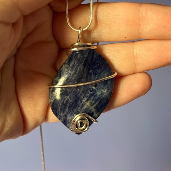 Lapis Lazuli Necklace, Crystal Jewelry, wire wrapped lapis lazuli pendant - Picture 5 of 15